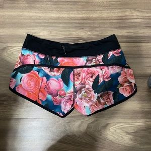 Lululemon shorts size 8
